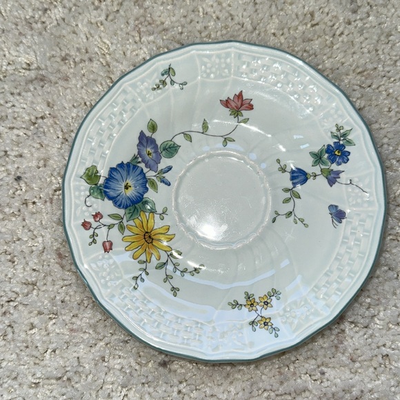 MIKASA Antique Green Victoria D3401 Made in Japan Floral Tea Cup and Saucer - Picture 7 of 11